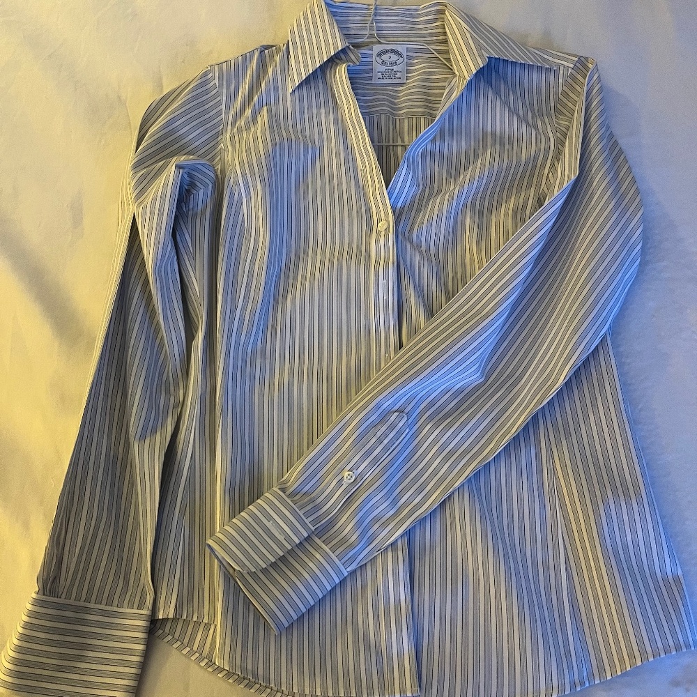 Brooks Brothers Women's Blue Striped Button Down Size 2